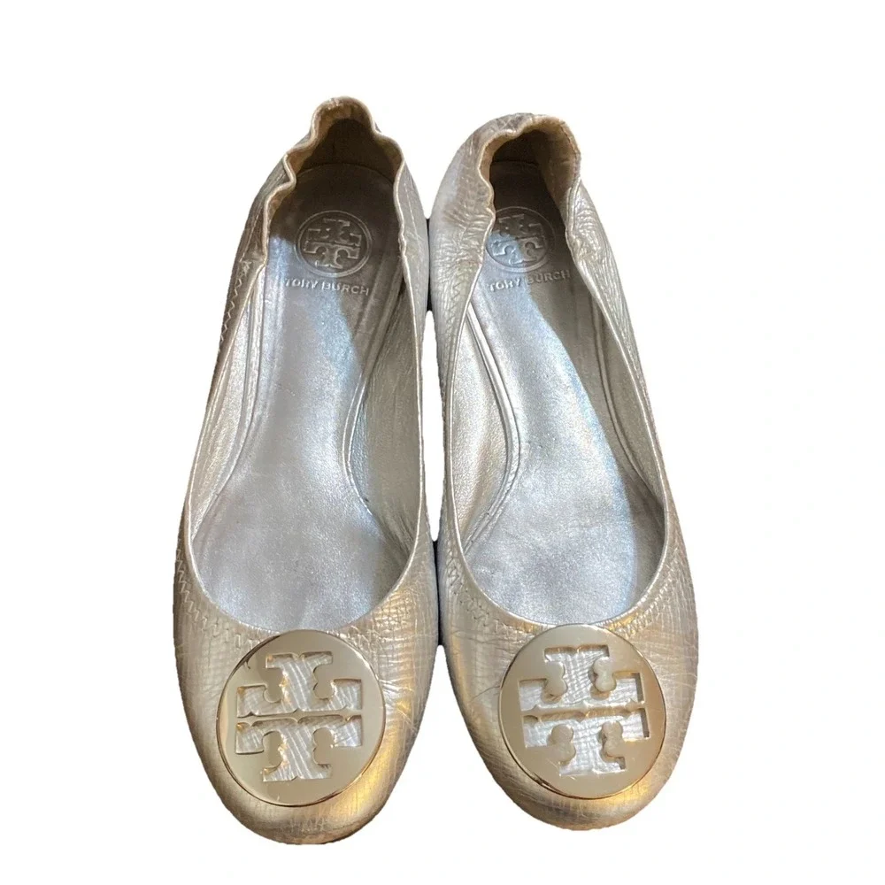 Tory Burch Claire Ballet Flat Silver leather with Silver logo medallion size 8.5